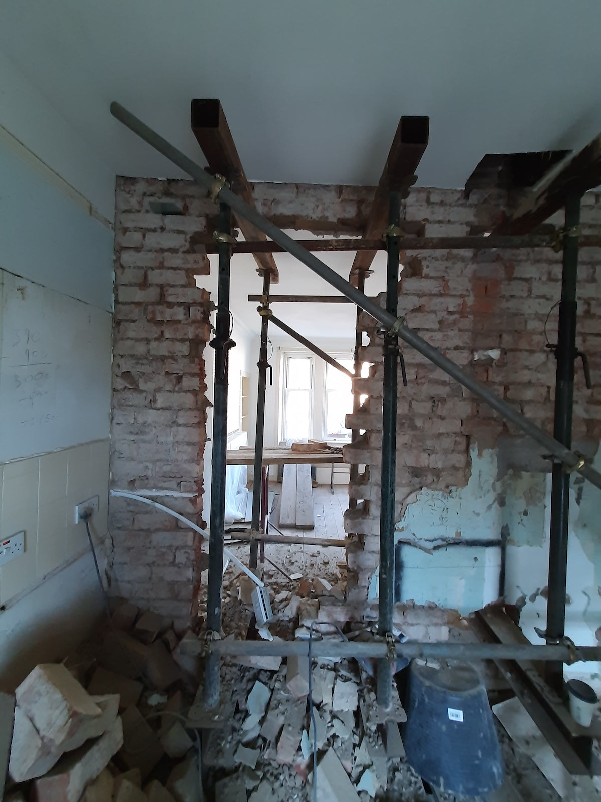 Structural alterations and temporary supports during a Lochend cottage renovation